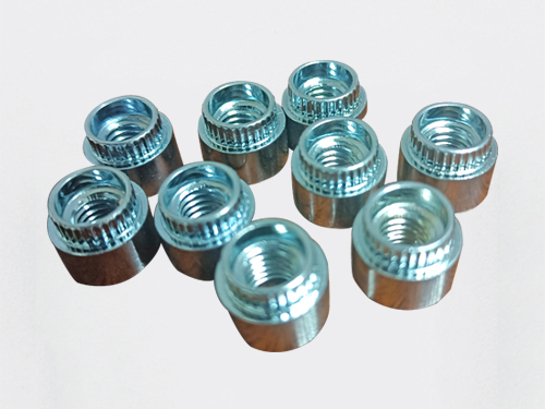 涨铆螺母设计