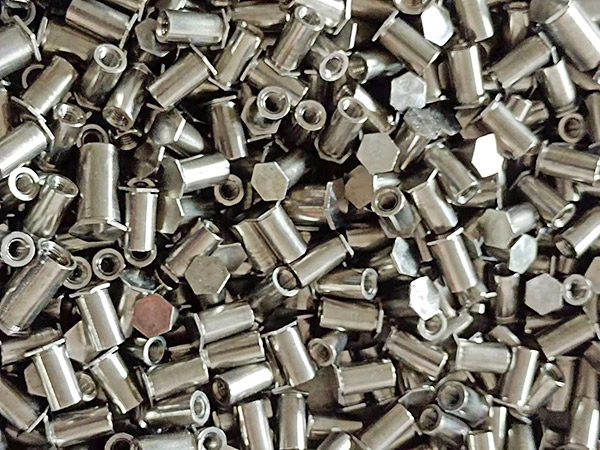 不锈钢压铆螺柱