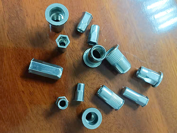 不锈钢拉铆螺母
